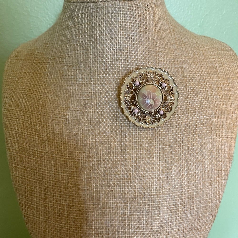Elegant Gold and Pink Floral Brooch